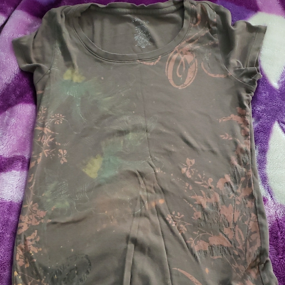 I'm selling a short sleeve shirt